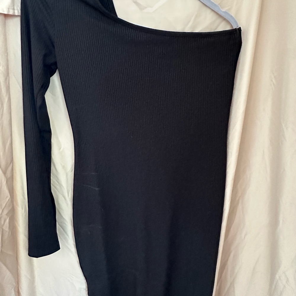 Elegant Black One-Shoulder Dress